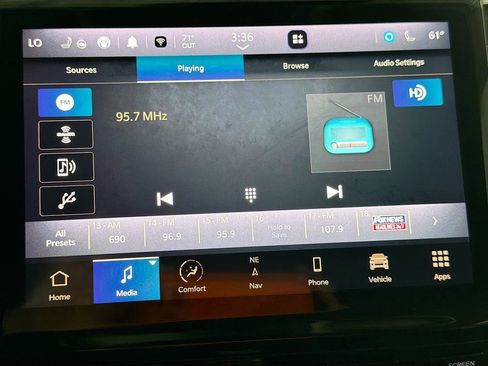 Used 2022 Jeep Grand Cherokee Limited w/ Luxury Tech Group II AWD/4WD image 16