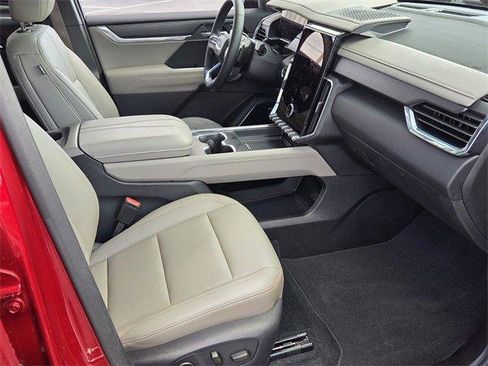 Certified 2024 GMC Acadia Elevation w/ Luxury Package image 17