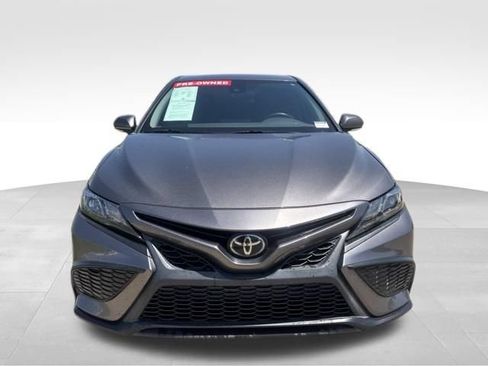 Used 2022 Toyota Camry SE w/ Carpet Mat Package (TMS) FWD image 4