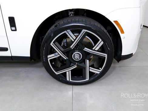 Certified 2025 Rolls-Royce Cullinan image 40