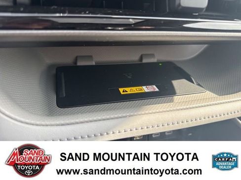 Used 2023 Toyota Highlander XLE image 23