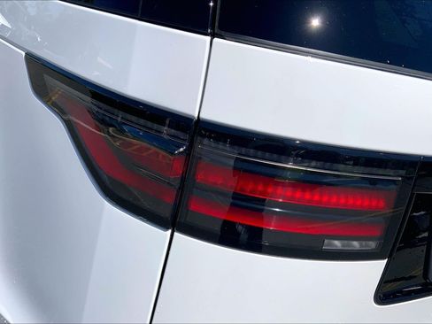 New 2026 Land Rover Discovery Dynamic SE AWD/4WD image 14