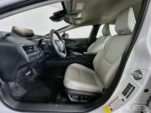 Used 2025 Toyota Prius XLE FWD image 13