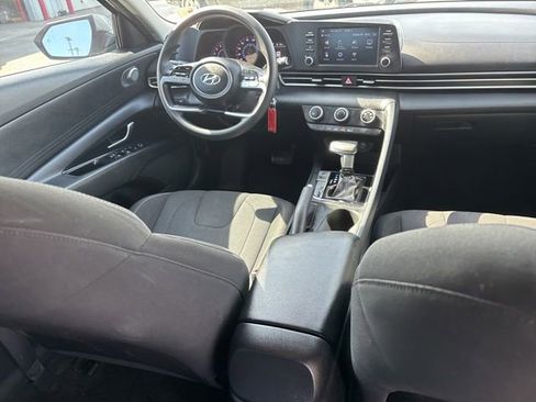 Used 2021 Hyundai Elantra SE FWD image 32