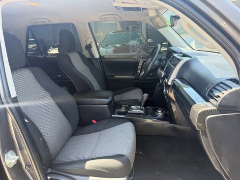 Used 2022 Toyota 4Runner SR5 AWD/4WD image 25