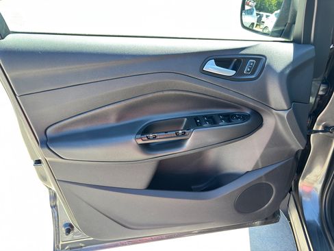 Used 2016 Ford Escape SE w/ Equipment Group 201A image 19