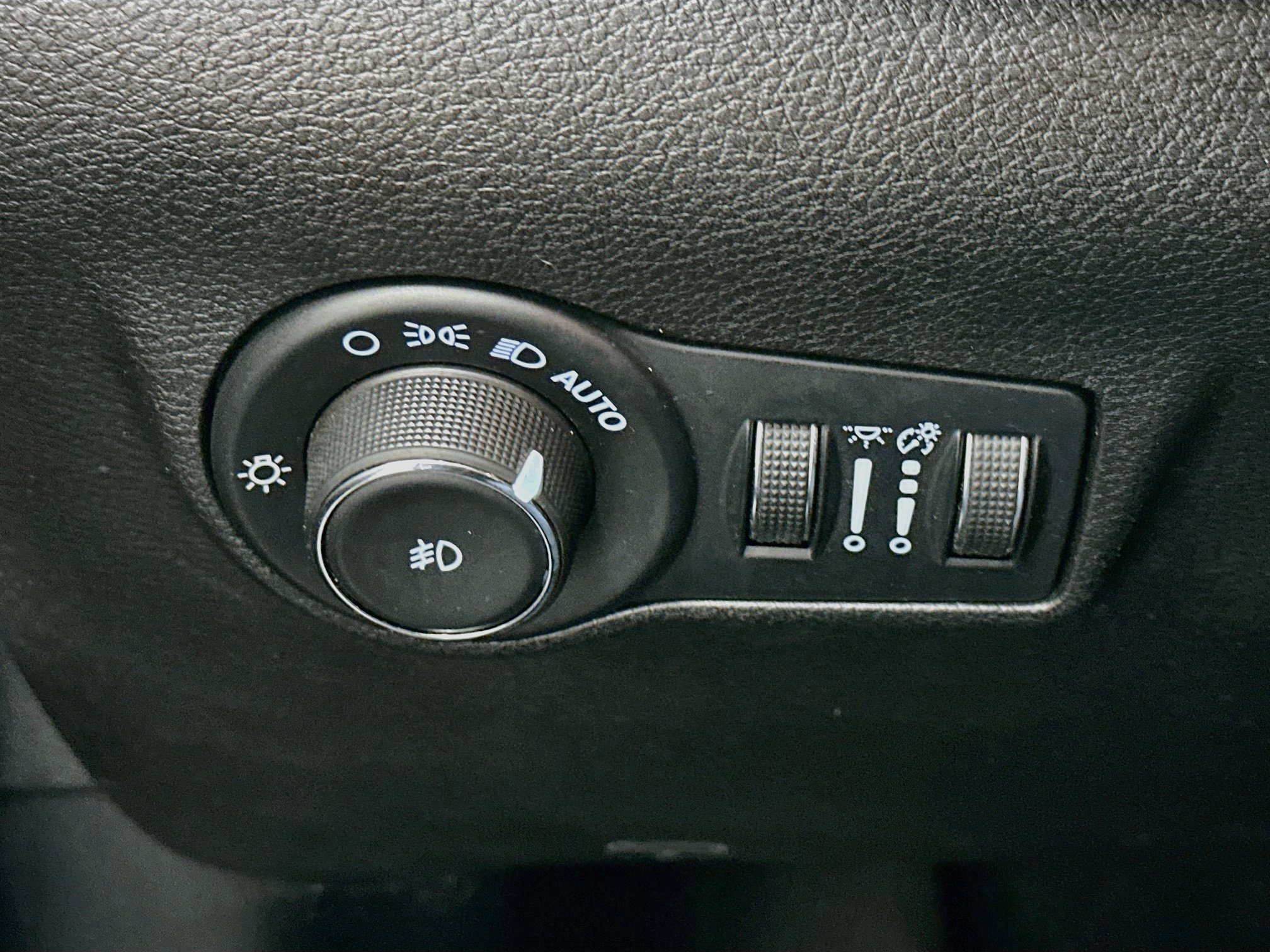 Used 2025 Jeep Compass Limited AWD/4WD image 17