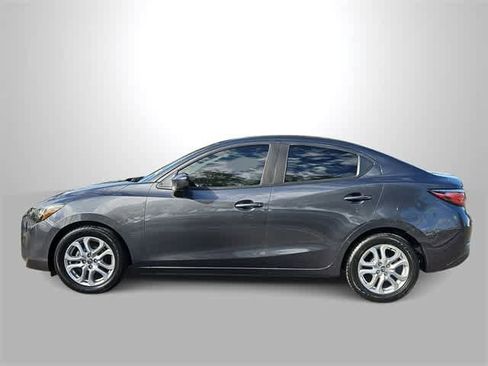 Used 2017 Toyota Yaris iA image 5