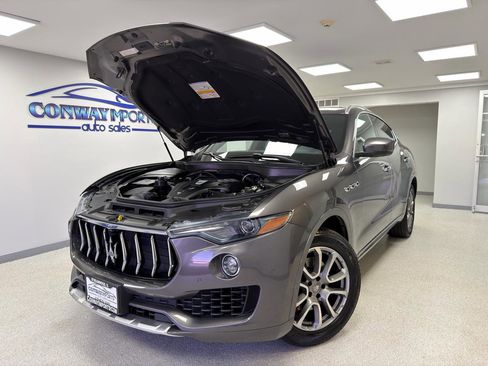 Used 2017 Maserati Levante w/ Luxury Package AWD/4WD image 33