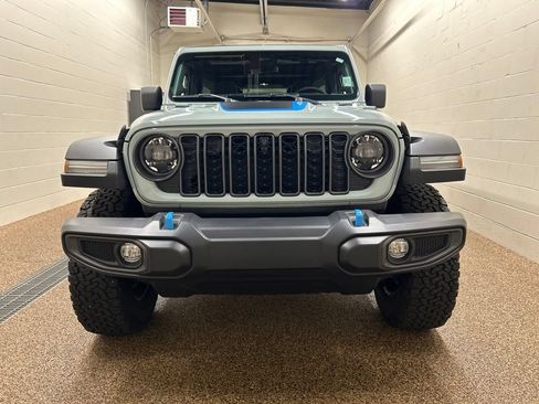 Used 2024 Jeep Wrangler Unlimited Rubicon 4xe w/ Technology Group AWD/4WD image 6