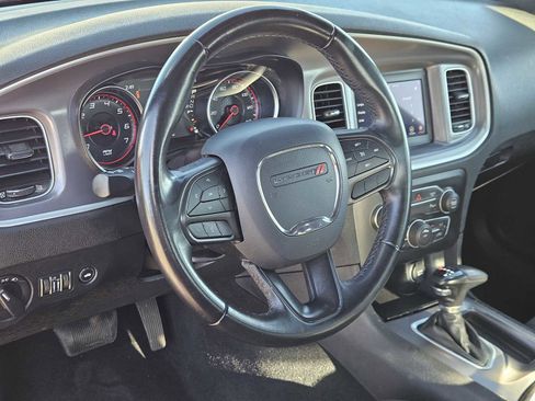 Used 2022 Dodge Charger SXT image 2