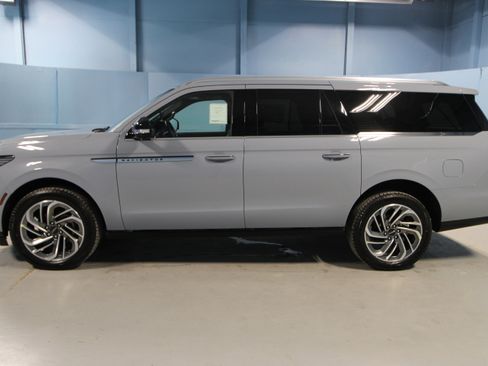 New 2026 Lincoln Navigator L Reserve AWD/4WD image 31