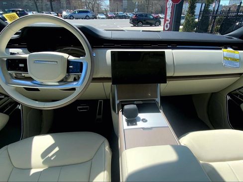 New 2026 Land Rover Range Rover Long Wheelbase SE image 5