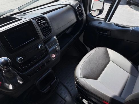 Used 2025 RAM ProMaster 3500 w/ Convenience Group FWD image 17