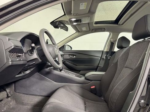 Used 2023 Honda Accord EX image 4