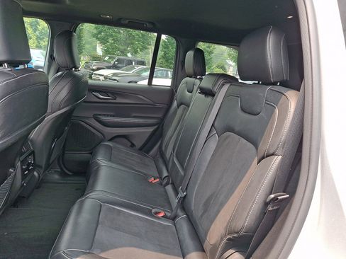 Used 2023 Jeep Grand Cherokee Altitude AWD/4WD image 20