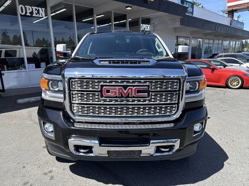 Used 2019 GMC Sierra 2500 Denali w/ Duramax Plus Package AWD/4WD image 13