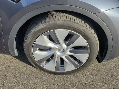 Used 2023 Tesla Model Y Long Range image 38