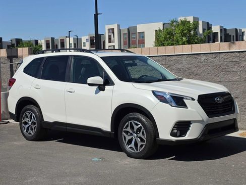 Used 2023 Subaru Forester Premium AWD/4WD image 3