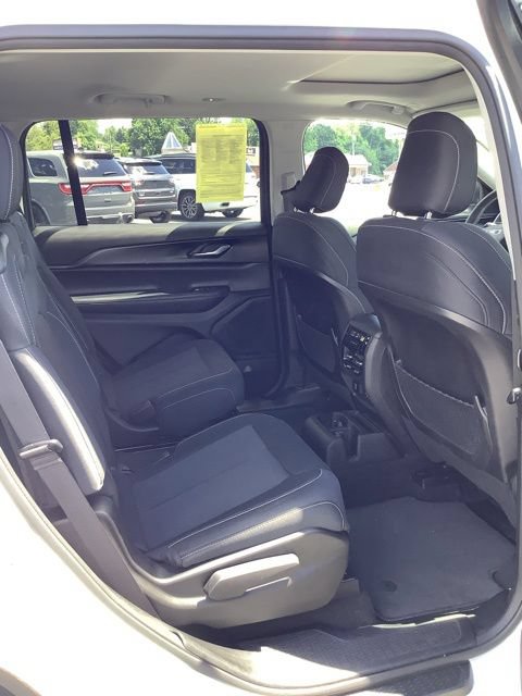 Used 2023 Jeep Grand Cherokee L Laredo w/ Luxury Tech Group I AWD/4WD image 19