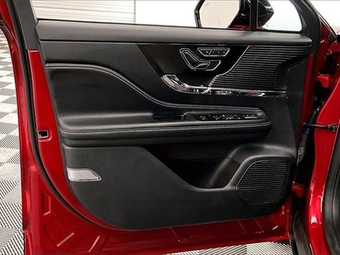 Used 2022 Lincoln Corsair AWD w/ Premium Package image 18