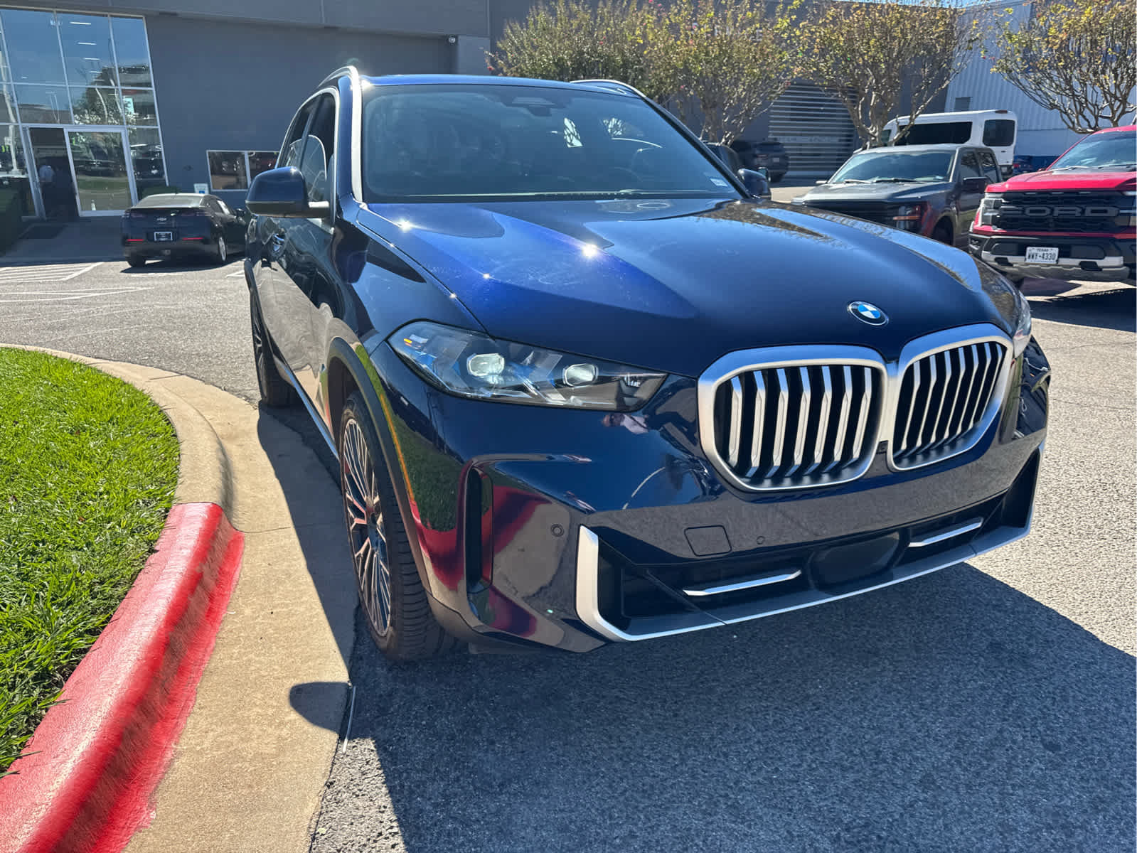 Used 2024 BMW X5 xDrive40i w/ Premium Package AWD/4WD image 2