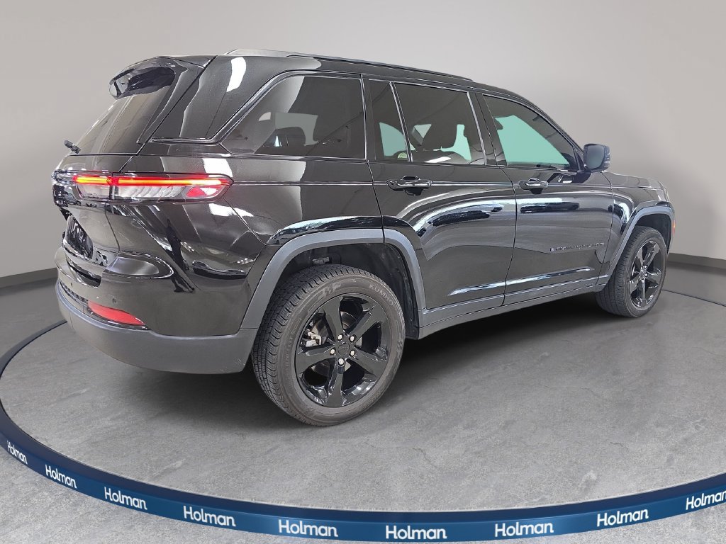 Used 2024 Jeep Grand Cherokee Altitude AWD/4WD image 7