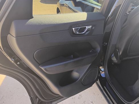 Used 2022 Volvo XC60 B5 Momentum image 17