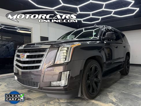 Used 2018 Cadillac Escalade Luxury AWD/4WD image 1