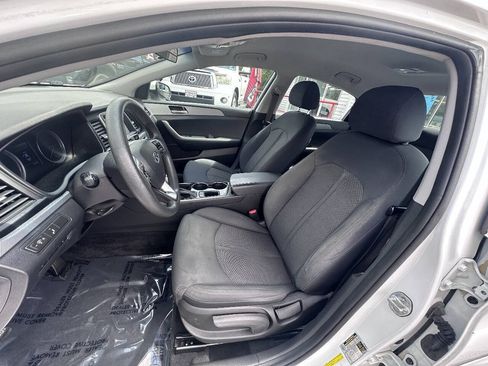 Used 2019 Hyundai Sonata SE w/ Winter Weather Package FWD image 10