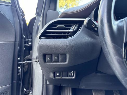 Used 2019 Toyota C-HR Limited image 24