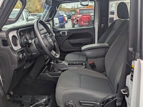 Used 2025 Jeep Wrangler Sport image 15