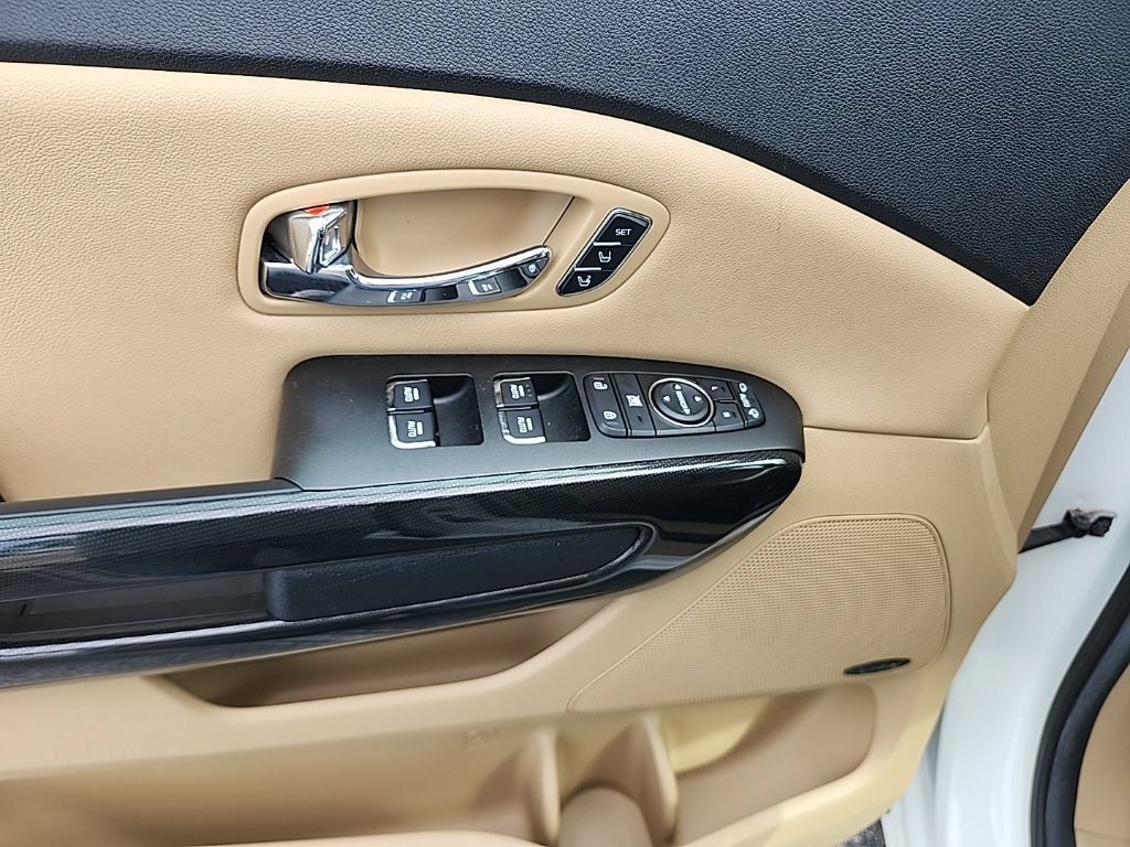 Used 2016 Kia Sedona SX FWD image 7
