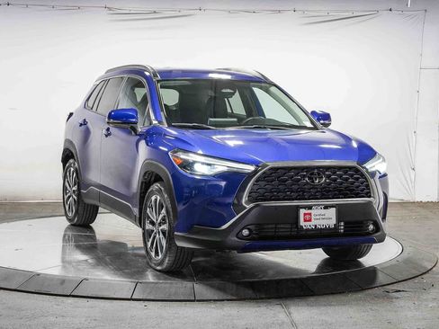 Certified 2024 Toyota Corolla Cross XLE FWD image 5