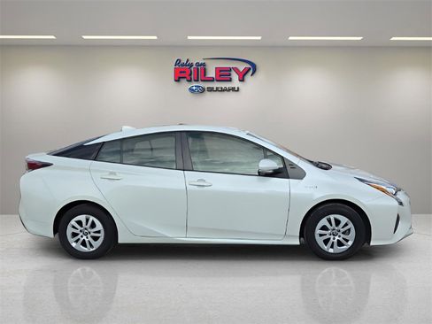 Used 2016 Toyota Prius Two image 6