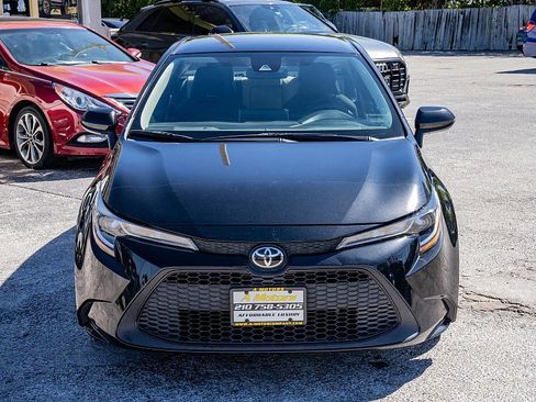 Used 2021 Toyota Corolla LE image 2