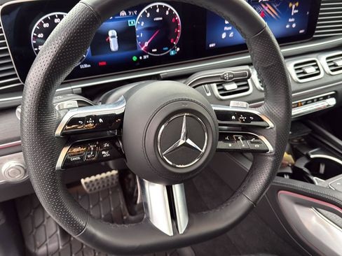 Used 2024 Mercedes-Benz GLS 450 4MATIC image 25