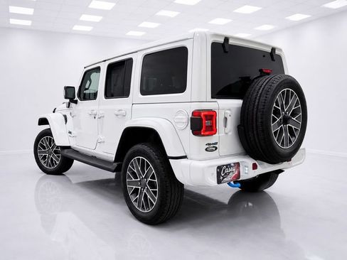 Used 2022 Jeep Wrangler Unlimited Sahara AWD/4WD image 5