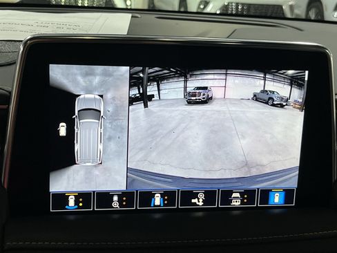 Used 2021 GMC Yukon XL AT4 w/ AT4 Premium Plus Package AWD/4WD image 15