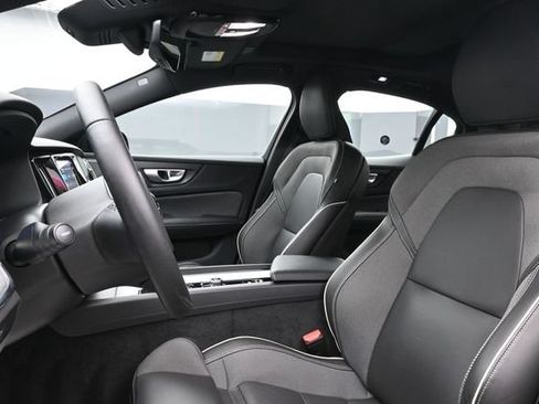 Used 2024 Volvo S60 B5 Plus w/ Climate Package FWD image 10