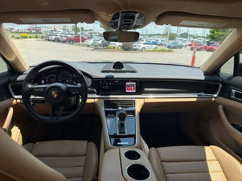 Used 2023 Porsche Panamera 4 Platinum Edition AWD/4WD image 27