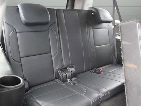 Used 2017 Chevrolet Suburban LT image 19