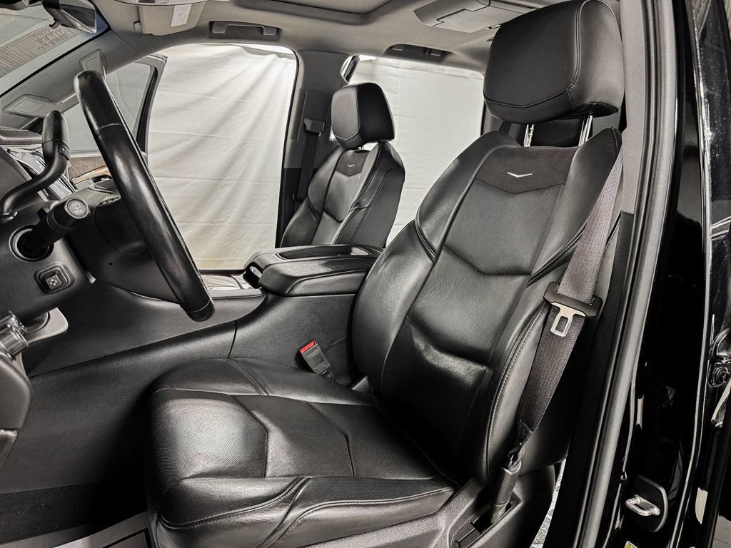 Used 2017 Cadillac Escalade Luxury AWD/4WD image 7