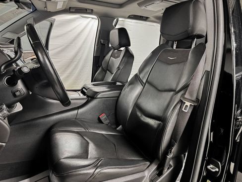 Used 2017 Cadillac Escalade Luxury AWD/4WD image 7