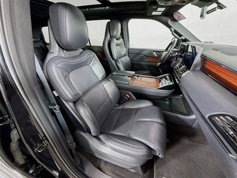 Used 2024 Lincoln Navigator Reserve AWD/4WD image 30