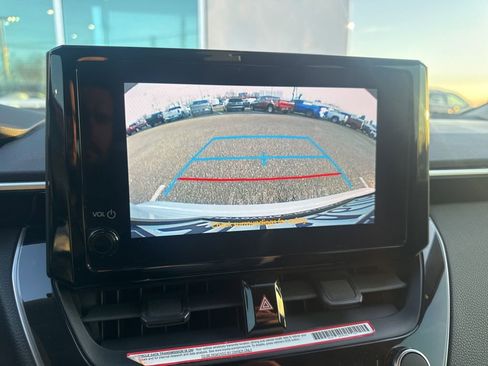 Used 2023 Toyota Corolla LE w/ LE Convenience Package image 6