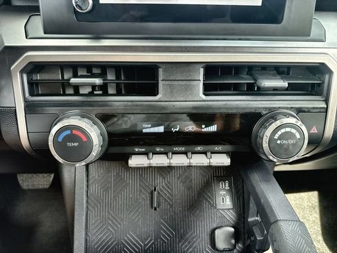 Used 2025 Toyota 4Runner SR5 AWD/4WD image 18