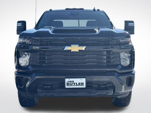 Used 2024 Chevrolet Silverado 2500 Custom w/ Custom Value Package image 11