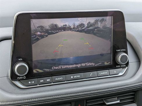 Used 2025 Nissan Rogue SV image 24