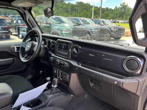 Used 2022 Jeep Wrangler Unlimited Sport AWD/4WD image 4